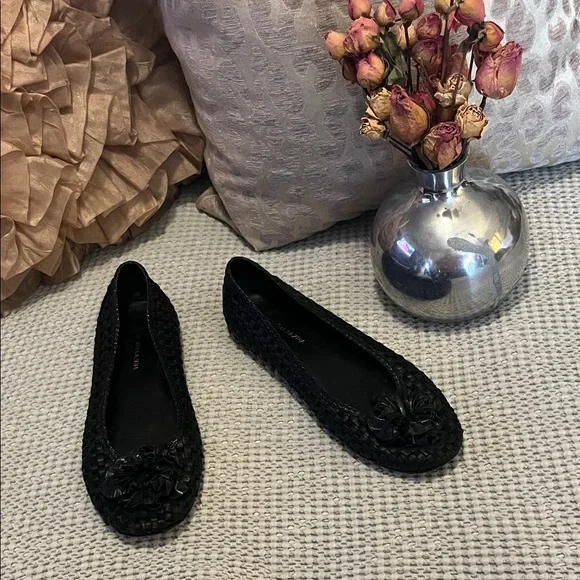 BCBGMaxAzria Black Woven Leather Textured Floral Applique Slip On Flats - Picture 5 of 16